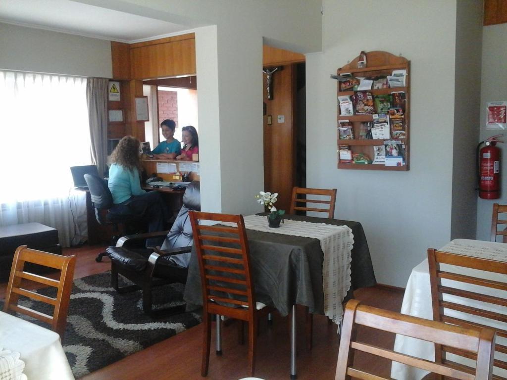 Hostal Y Departamentos Alcalaテムコ エクステリア 写真